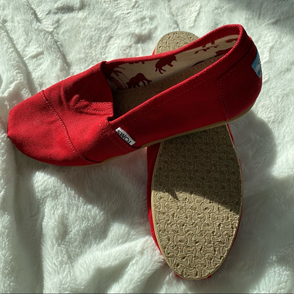 NWOT Toms red canvas shoes - Picture 10 of 16